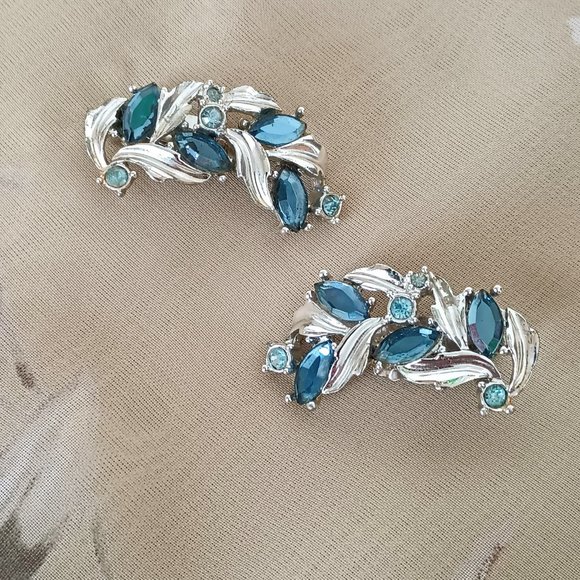 Blue Swirl Marquise Earrings Silver Tone Rhinestone Clip On - Picture 3 of 6